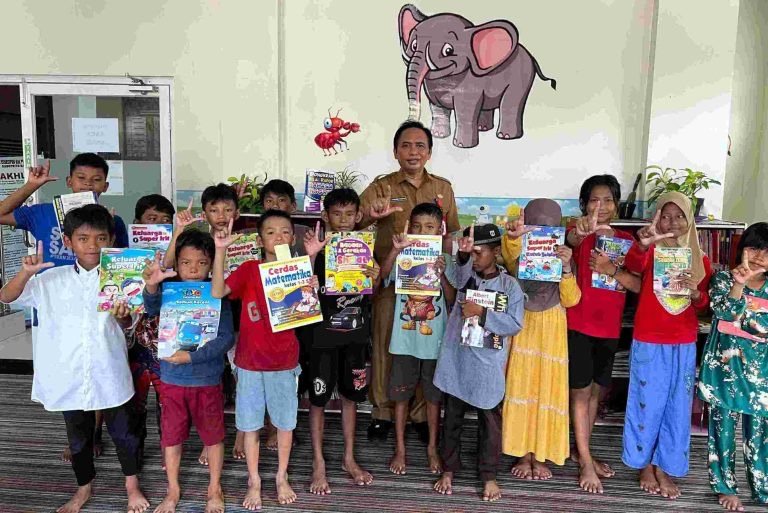 Komunitas Literasi Cilik Hidupkan Sore di Disarpustaka Kapuas, Dorong Minat Baca Sejak Dini