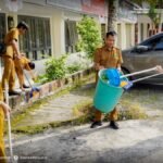 Awali Hari dengan bersihkan Kantor, Aksi Nyata Dispora Kalteng Gerakan Indonesia ASRI