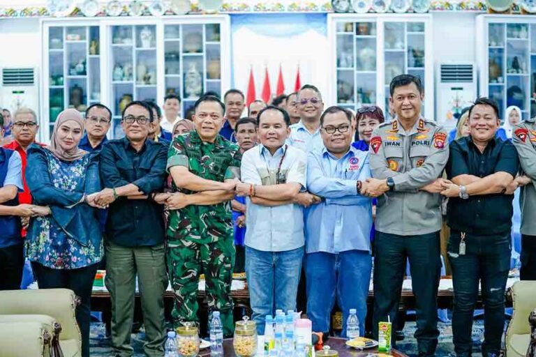 Terima Serikat Buruh di Istana, Gubernur Kalteng: Investasi Masuk Wajib Utamakan Tenaga Lokal